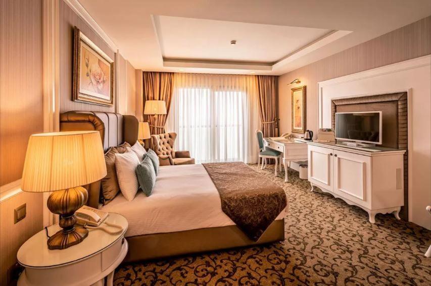 Vuni Palace Premium Hotel & Spa & Casino Beachfront Location ! Kyrenia  Esterno foto
