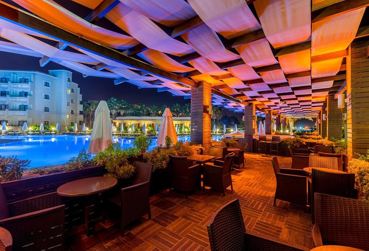 Vuni Palace Premium Hotel & Spa & Casino Beachfront Location ! Kyrenia  Esterno foto