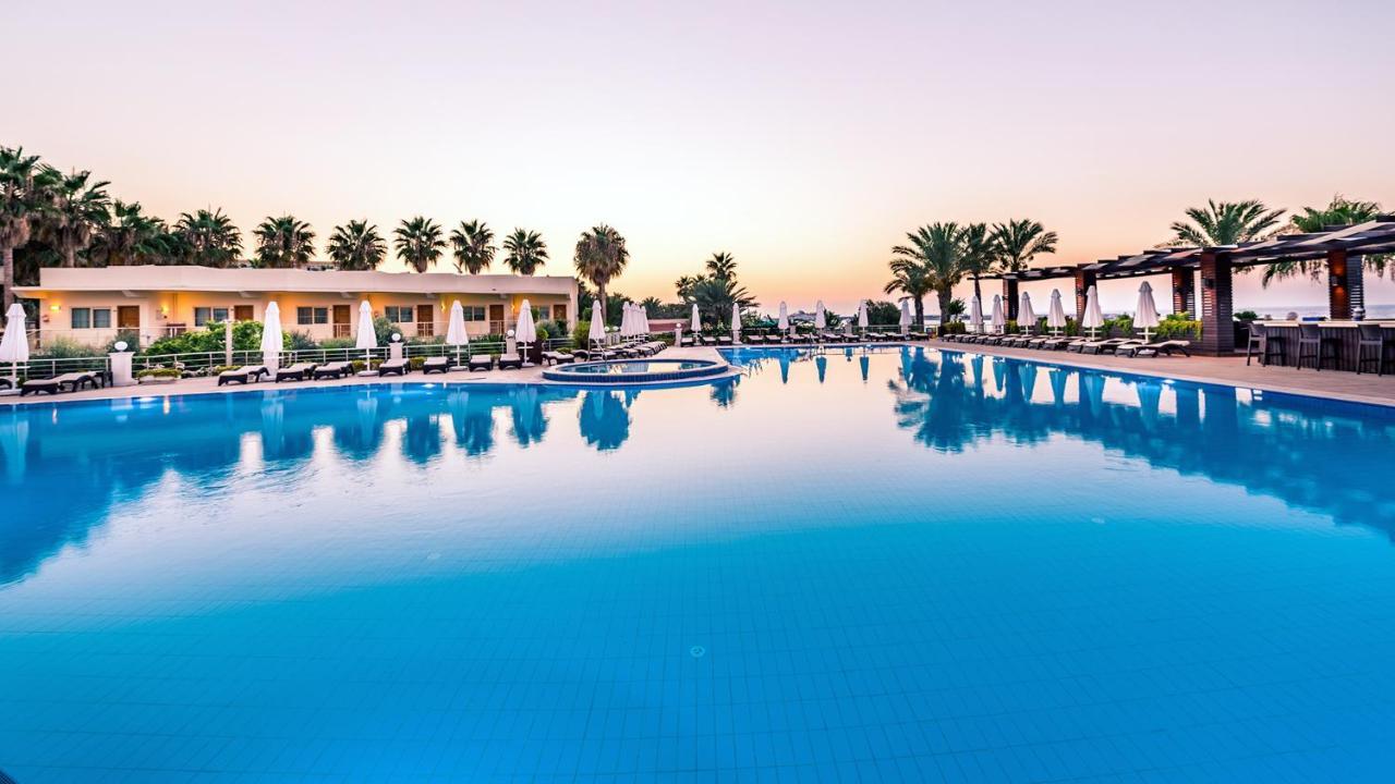 Vuni Palace Premium Hotel & Spa & Casino Beachfront Location ! Kyrenia  Esterno foto